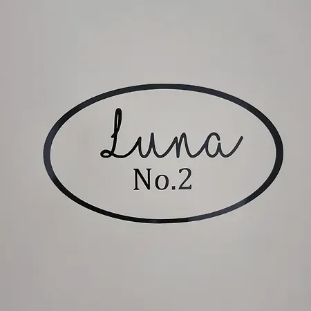 Luna *